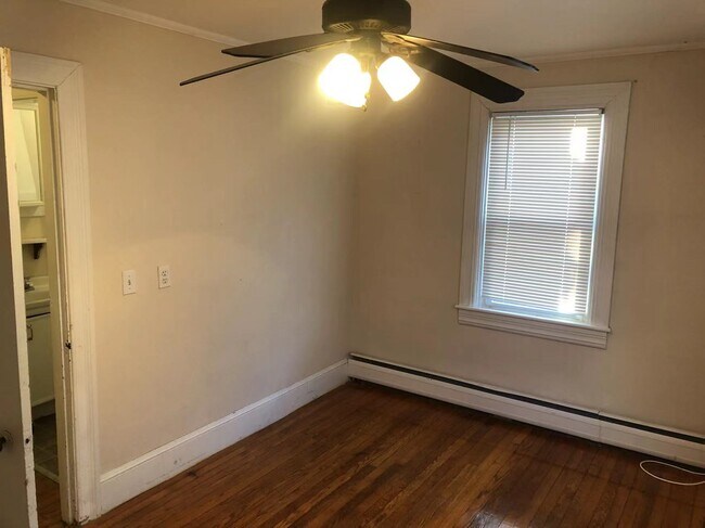 Building Photo - 132 Pitman St