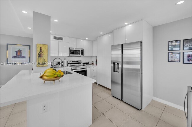 Building Photo - 3161 S Ocean Dr