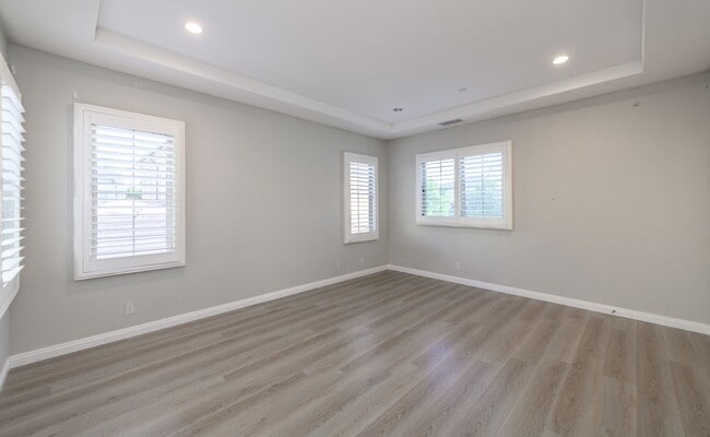 Building Photo - FOR RENT 4BD/3.5 BA/2Garage/Single Family ...