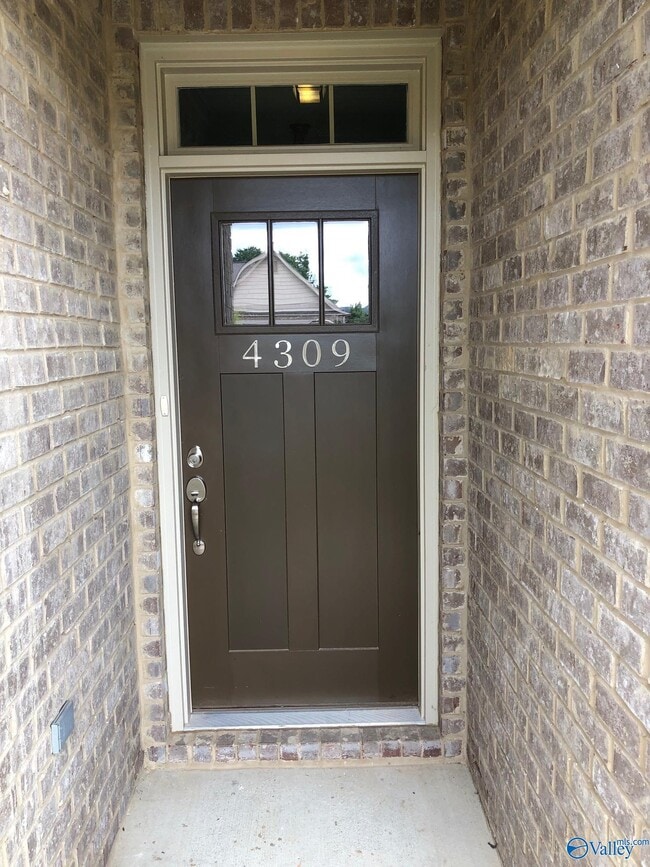 Building Photo - 4309 Adventura Dr