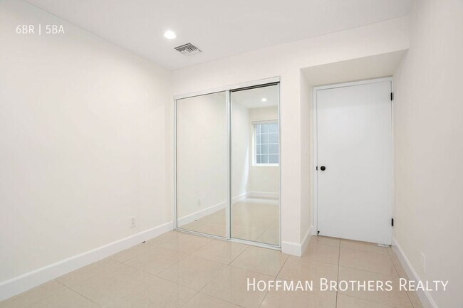 Building Photo - 317 S Hamel Rd