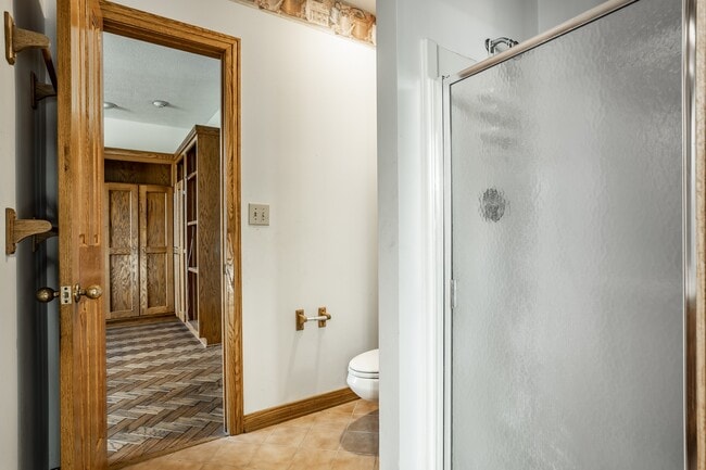 Building Photo - 9628 Summerlakes Dr