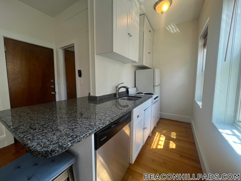 Building Photo - 108 Myrtle St