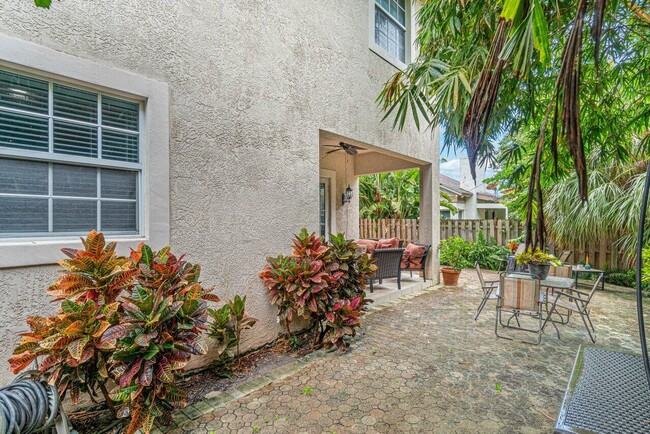 Building Photo - 3117 Florida Blvd