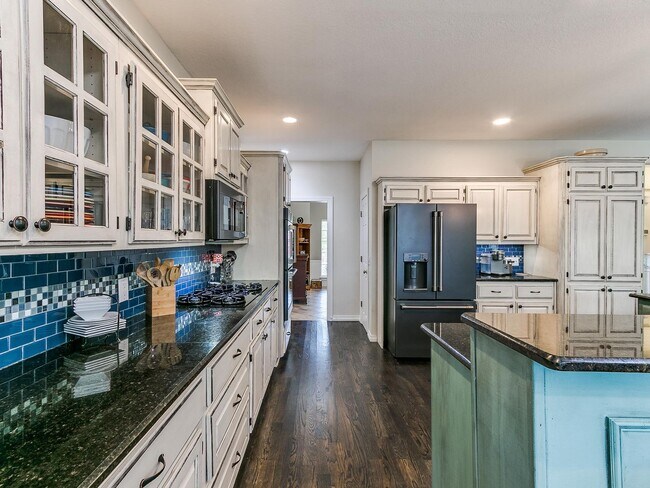 Building Photo - This stunning 4-bedroom, 3.5-bathroom home...