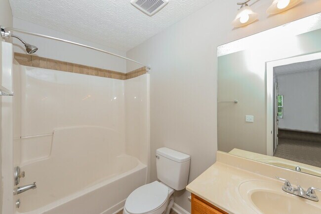 Building Photo - 310 Pieris Dr