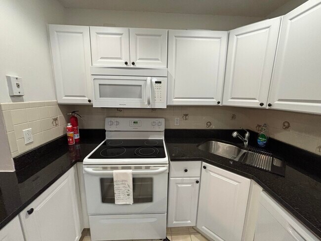 Building Photo - 335 Knotty Pine Cir