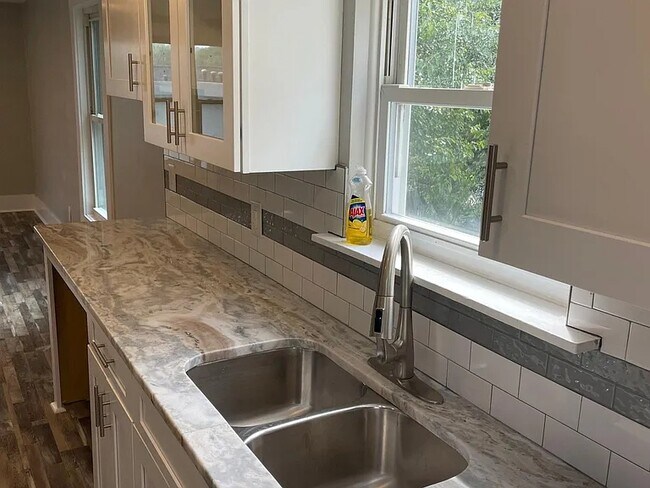 Building Photo - 5651 Bramble Ave