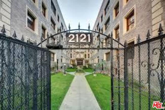 Building Photo - 2121 James M Wood Blvd