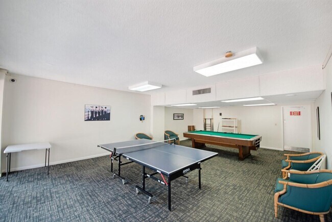 Building Photo - 1147 Hillsboro Mile