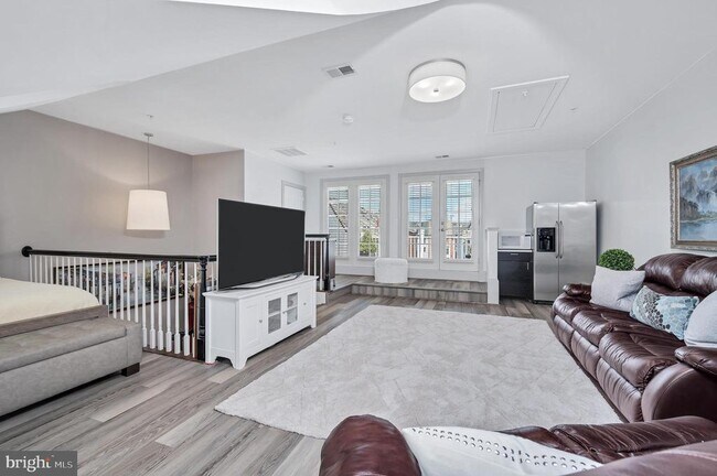 Building Photo - 705 Lyles Ln