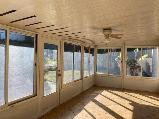 Building Photo - 1123 Breezy Knoll St