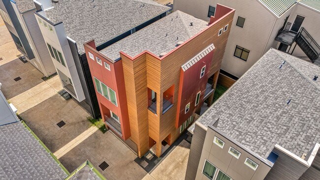 Building Photo - 5830 Winsome Ln