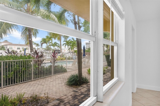 Building Photo - 815 Middle River Dr