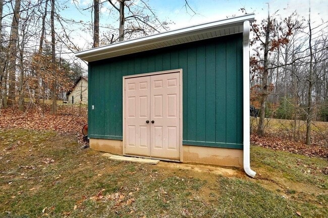 Building Photo - 13440 Carriage Hill Dr