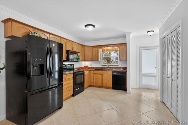 Building Photo - 1021 Hillsboro Mile