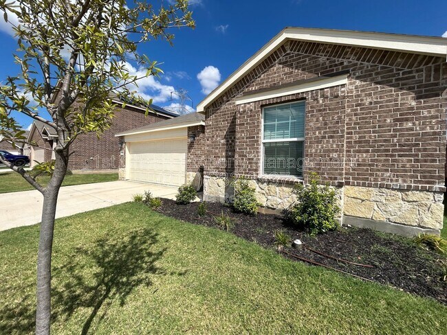 Building Photo - 4644 Benham Dr