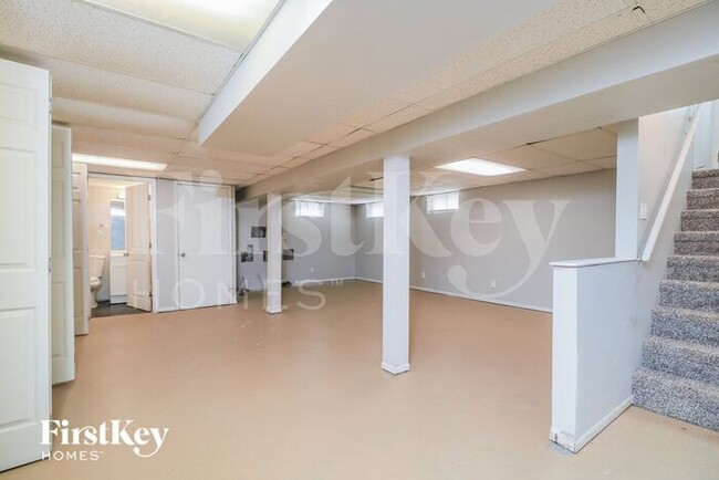 Building Photo - 930 5th Plaza