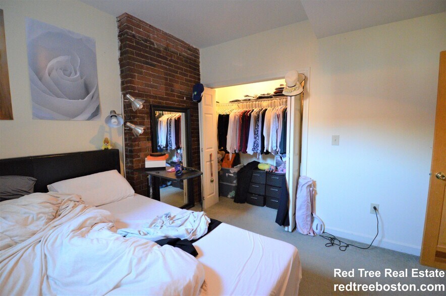 Building Photo - 1406 Beacon St