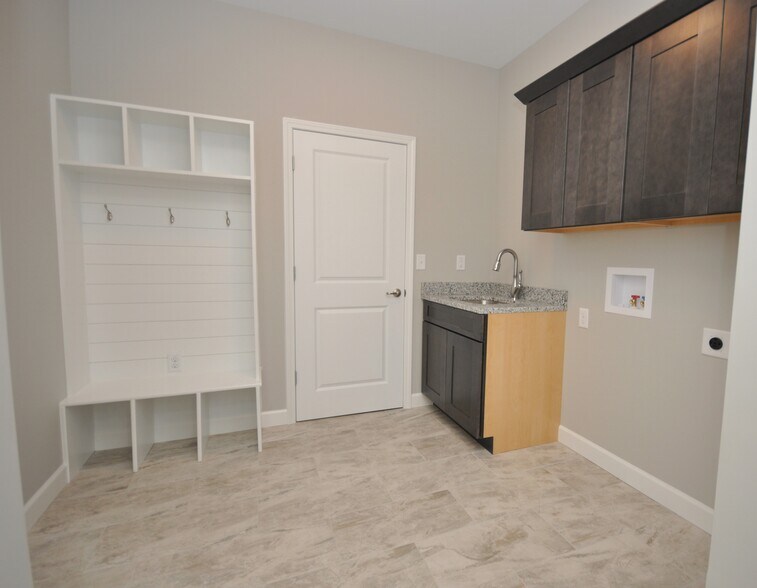 Building Photo - 7132 Remington Villa Dr