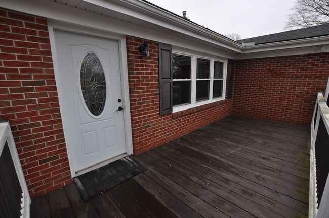 Building Photo - Oak Manor