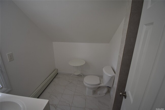 Building Photo - 248 Oak St