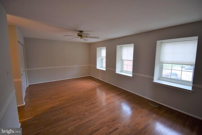 Building Photo - 8243 Cedar Landing Ct
