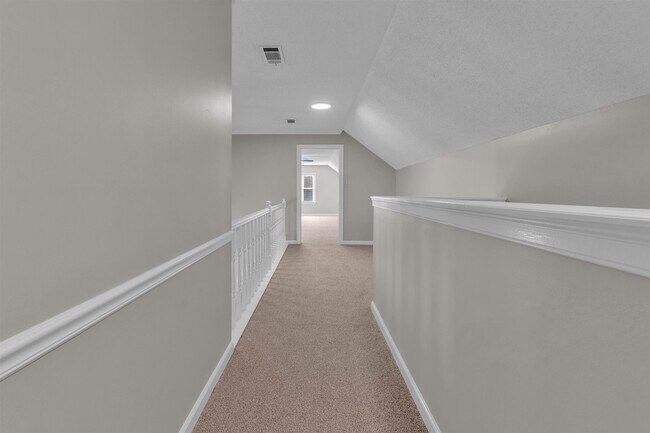 Building Photo - 636 N Fox Chase Cove