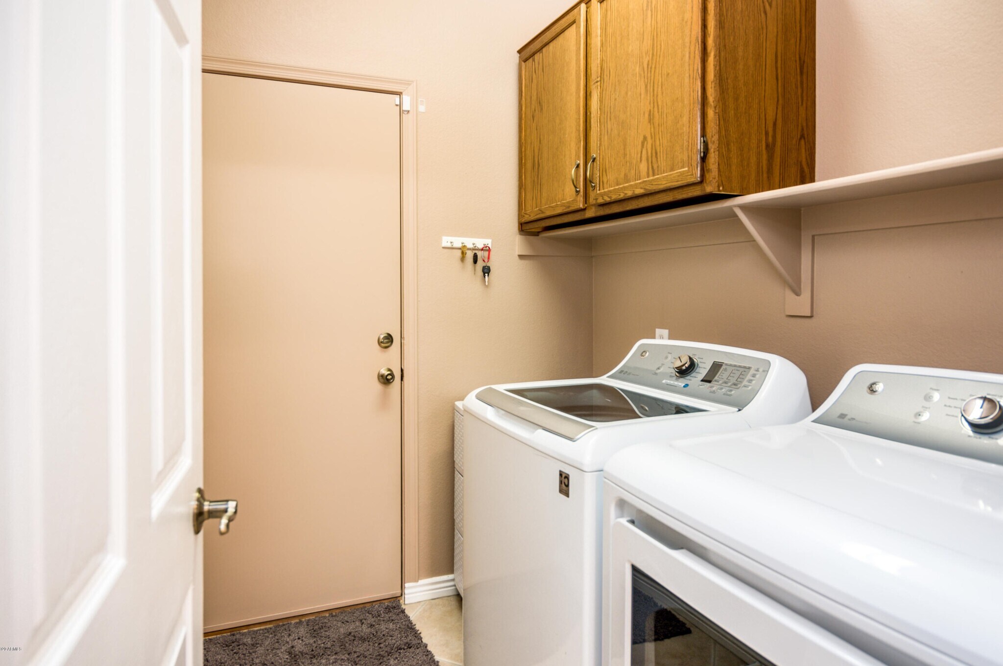 Laundry Room w/Washer & Dryer - 6875 W Harrison St