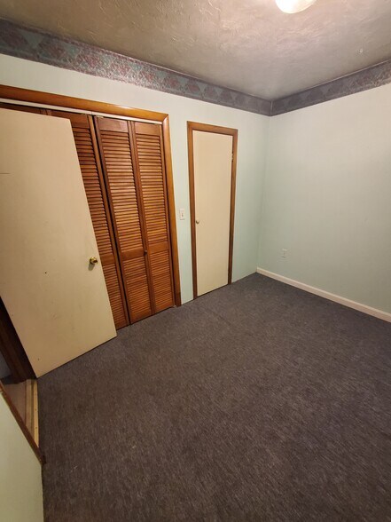2nd Bedroom, 8'x10.5' 84 sq ft - 3 Ludlow St