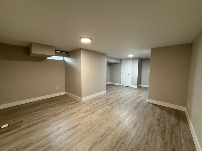 Building Photo - 6127 N Standard St