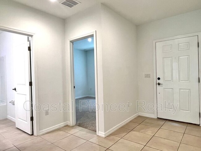 Building Photo - 5569 Tranquila Ln