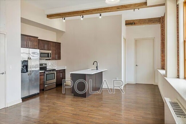 Building Photo - 154 Ave E