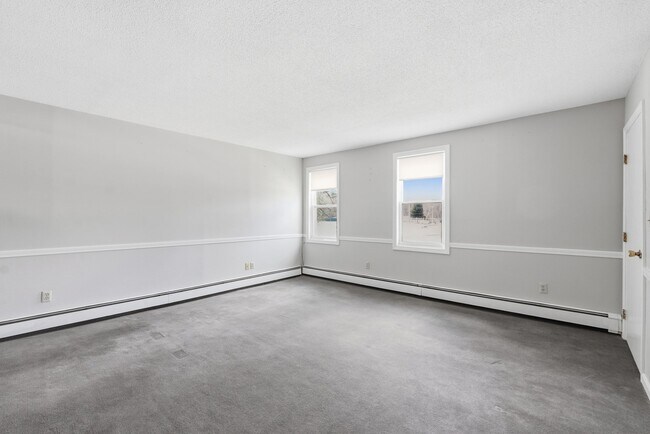 Building Photo - 146 Hecla St