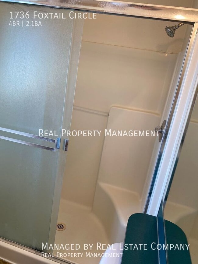Building Photo - Woodland 4 Bed 2.5 Bath Home with Two Car ...
