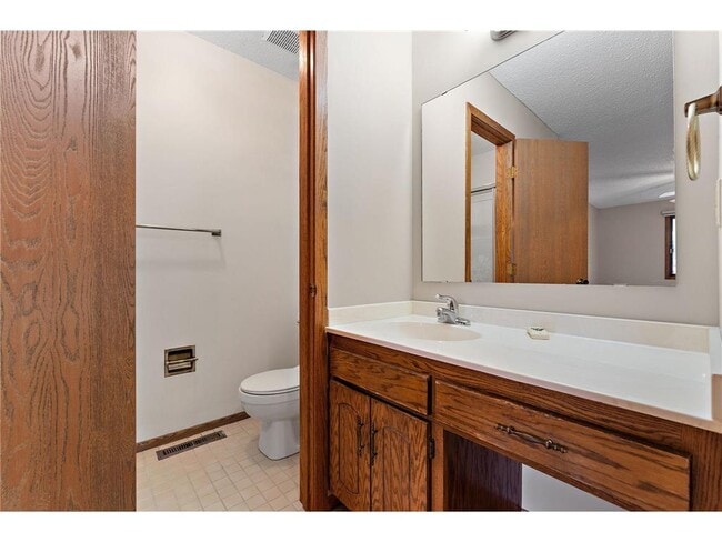 Building Photo - 560 Donegal Cir
