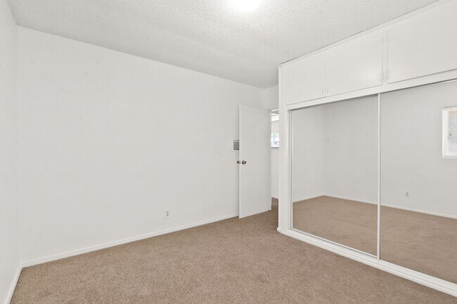 Building Photo - 732 N Euclid St