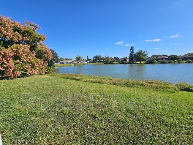 Building Photo - 4020 Pleasant Ridge Dr