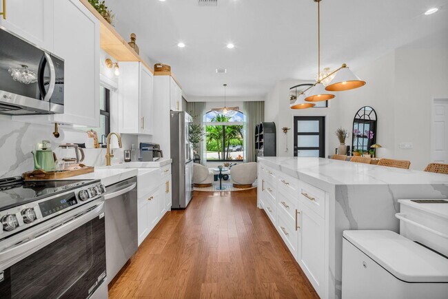 Building Photo - 10852 La Salinas Cir