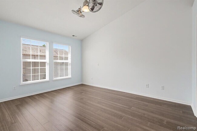 Building Photo - 27909 Hopkins Dr