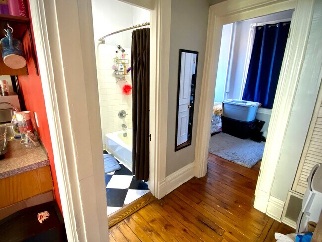 Building Photo - 715-17 Summerlea St