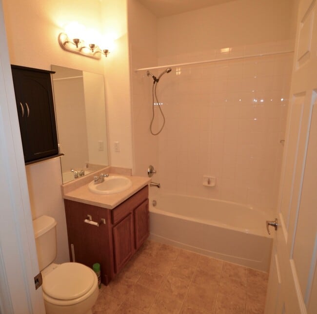 Building Photo - 15700 E Jamison Dr