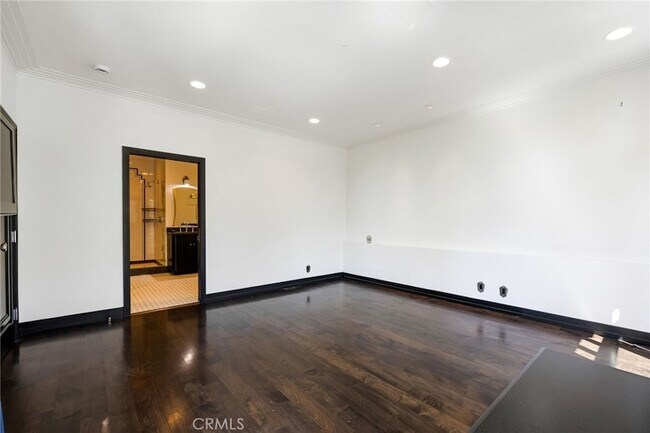 Building Photo - 4119 Dundee Dr