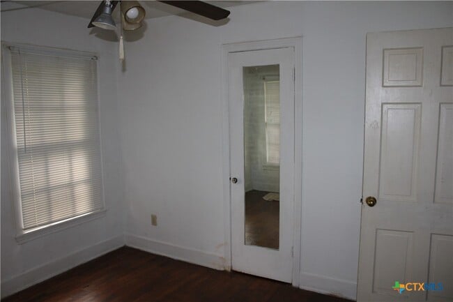 Building Photo - 1104 S 25th St