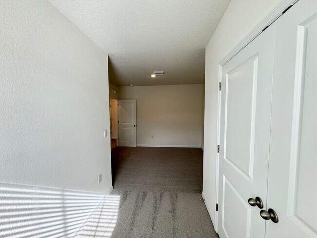 Building Photo - 33031 Tulip Petal Ln
