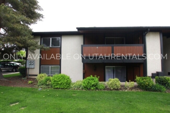 Building Photo - 258 W Garden Park