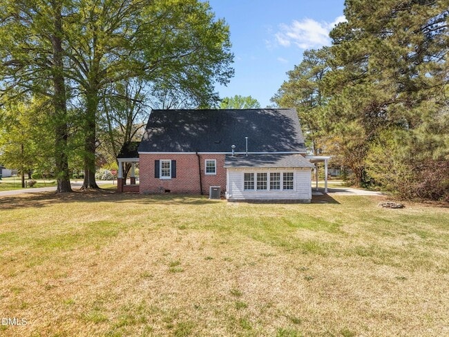 Building Photo - 302 W Main St