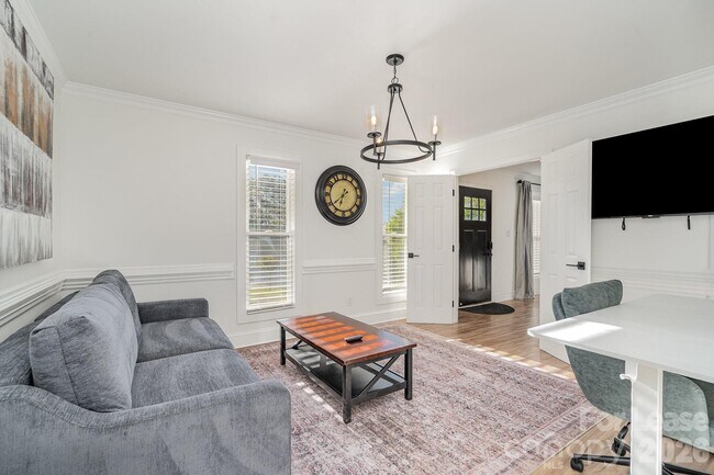 Building Photo - 8823 Dartmoor Pl