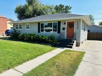 Building Photo - 4+ bedroom, 2 bath with Hot Tub, Fenced Ya...