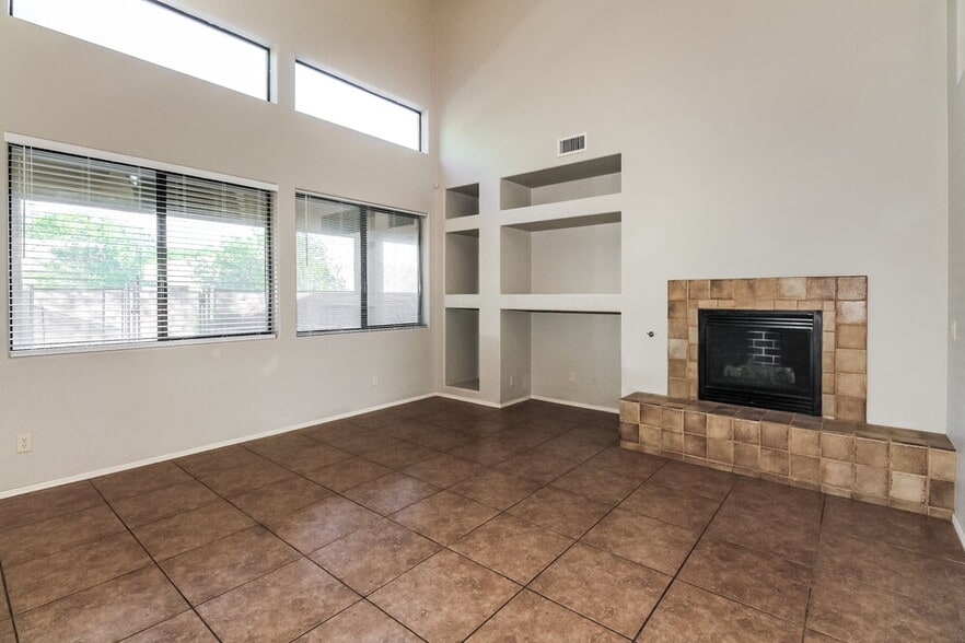 Building Photo - 8416 N Sand Flower Rd